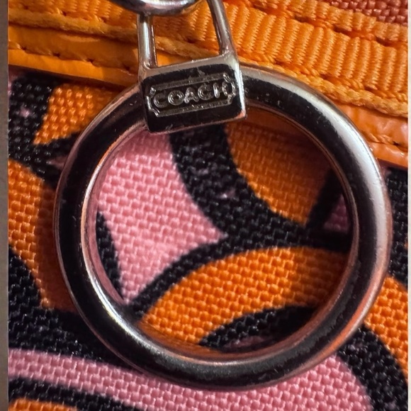 COACH POPPY 3D OP ART Groovy Pink and Orange Wristlet. - Picture 8 of 13